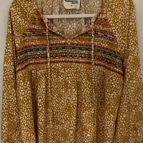 Savanna Jane giraffe print embroidered 100% Rayon blouse size M - Picture 2 of 6